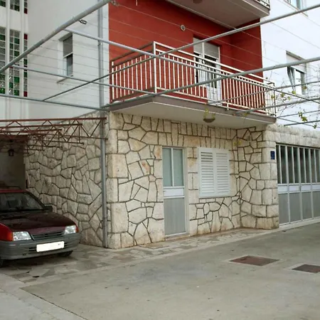 Apartment In Mastrinka 7407